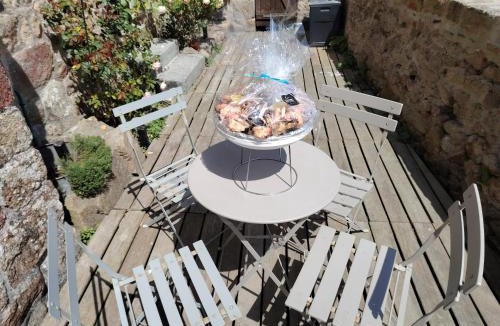 Le Mont-Saint-Michel House | Chez Adèle, au pied de l'Abbaye