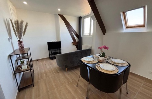 Creil Apartment | Chez Ali - T3 central and calm