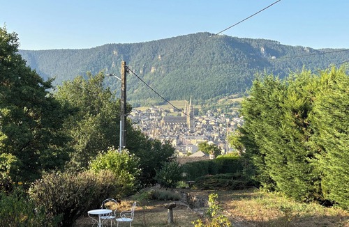 Mende House | "Chez Colette" Peaceful, Garden - 10/11 travellers