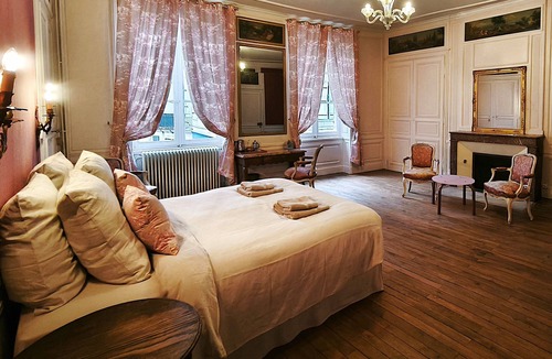 Saint-Amand-Montrond Bed & Breakfast | Chez Diane - Aphrodite: Signature Junior Suite Guest Room