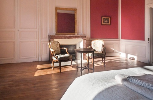 Saint-Amand-Montrond Bed & Breakfast | Chez Diane - Aphrodite: Signature Junior Suite Guest Room