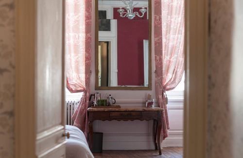 Saint-Amand-Montrond Bed & Breakfast | Chez Diane - Aphrodite: Signature Junior Suite Guest Room