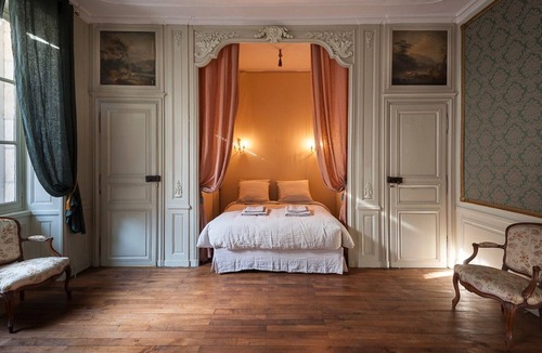 Saint-Amand-Montrond Bed & Breakfast | Chez Diane - Orion: Family Suite with Alcove and Boudoir