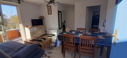 Prayssac Apartment | Chez domi piscine résidence claire rive