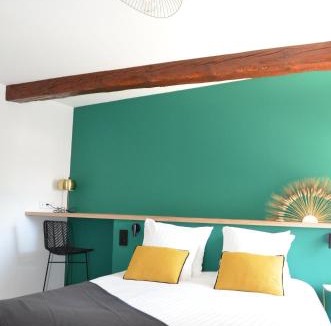 Parentis-en-Born Hotel | CHEZ FLO