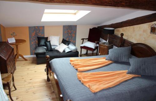 Comus House | Chez Ghislaine à l'Oustal