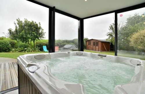 Plenee-Jugon House | Chez Marie-Céline - Maison avec jacuzzi à 20 min du Val André