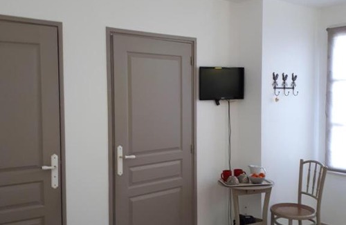 Chammes Bed & Breakfast | chez Zabou chambre Suzannaise