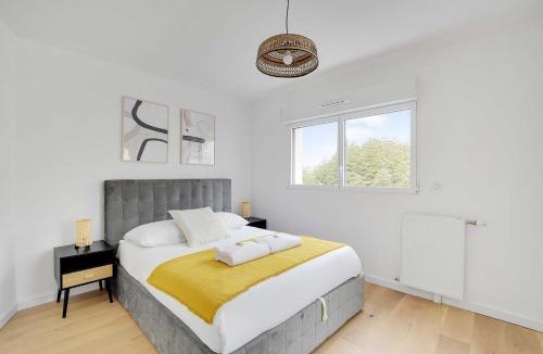 Le Bois Porte de Nogent Apartment | Chic Duplex with Rooftop -3BD-6P- Nogent-sur-Marne