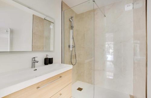 Le Bois Porte de Nogent Apartment | Chic Duplex with Rooftop -3BD-6P- Nogent-sur-Marne