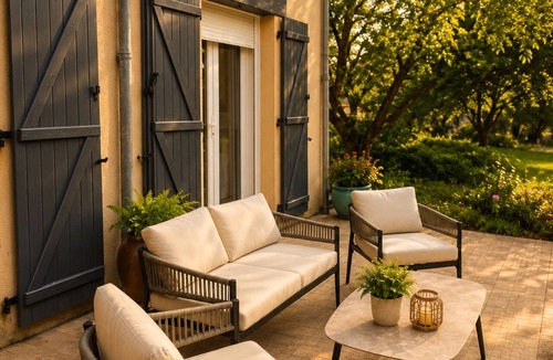 Loiron-Ruille House | Chic stone house & quiet, tree-lined garden