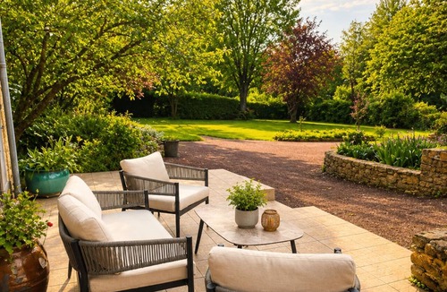 Loiron-Ruille House | Chic stone house & quiet, tree-lined garden