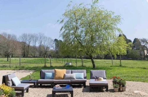 Camors Cottage | Child & Baby-Friendly 4-Bedroom House with Heated Pool in Camors