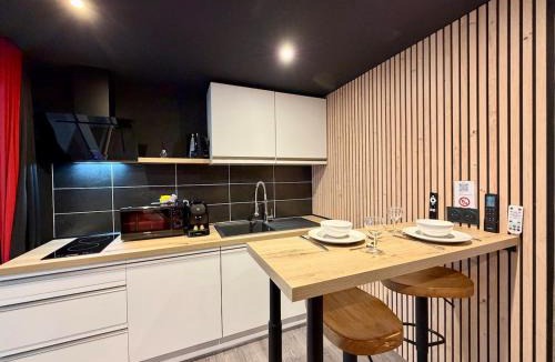 Bourgoin-Jallieu Apartment | Cinemus, Nid douillet avec Cinéma Privé