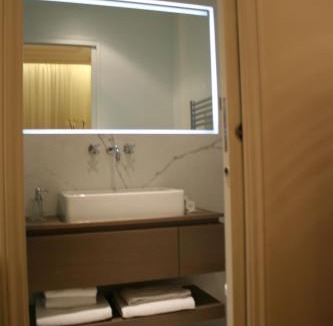 8th Arrondissement Apartment | Cirque Deluxe Studio Apartment