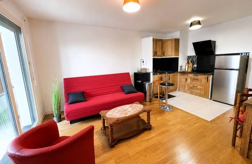 Maisons-Alfort Apartment | Citronnelle, 2 Bedrooms, 3 min Metro 8