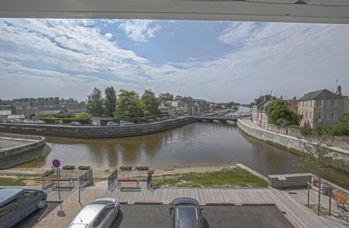 Isigny-sur-Mer House | City View Family Retreat