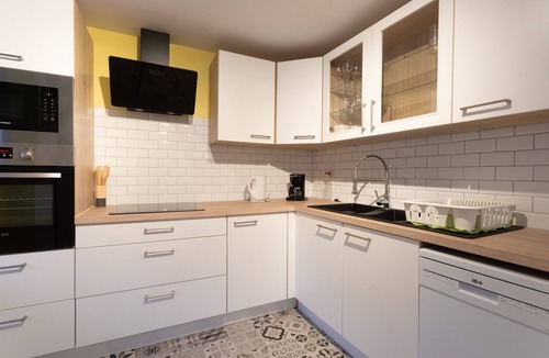 Salies-de-Bearn Apartment | Clara Panoramic Terrace T2 Apartment with Wi-Fi
