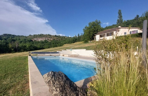 Saint-Antonin Noble Val House | Cliff View and Private Pool with breathtaking views at Saint Antonin Noble Val