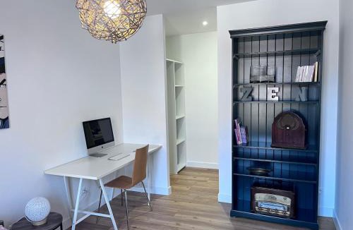 L'Hopital-le-Grand Apartment | Clim, TV LED, iMac - T2 design 1 à 4 pers équipé
