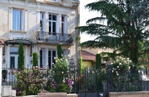 Montbrison House | CLOCHI-CLOCHA