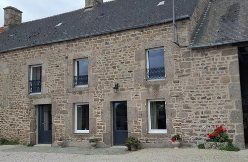 Sainte-Genevieve House | Close to Barfleur, its port and beaches, courtyard for parking, bicycle shelter