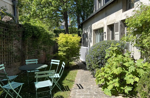 Senlis House | Cobbled Lanes House