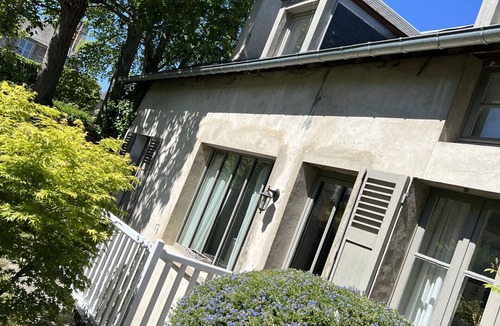 Senlis House | Cobbled Lanes House
