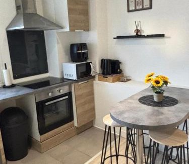 Arpajon Apartment | COCON Cosy - Free Parking - City Center - fibre