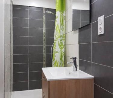 Millau Apartment | COCON du centre ville avec PARKING et WIFI