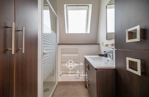 Flore House | Cocon Urbain au coeur du Mans - Parking & Jardin - L'Instant Clef