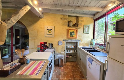 Saint-Sulpice-d'Excideuil Cottage | Comfortable House in Saint-Sulpice-d'Excideuil with Internet