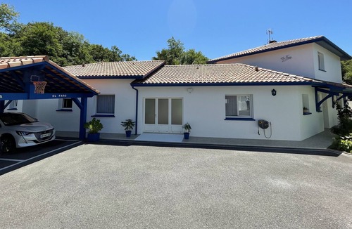 Saint-Martin-de-Seignanx House | Comfortable cottage in basque villa with large pool