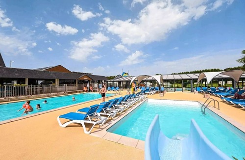 Monterblanc House | Comfort+ Mobile Home: 5 Rooms, Sleeps 8, + TV