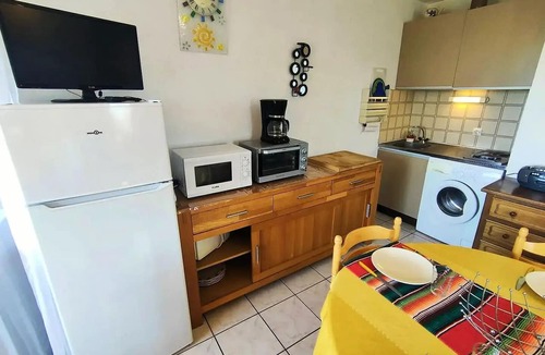 Les Arenes Apartment | Comfort Studio with Private Bathroom for 4 Guests, Residence with Pool & Parking 4CORAU168