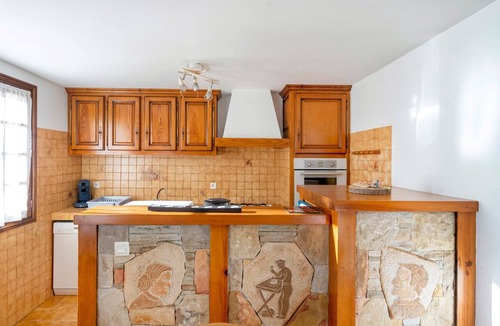 Saint-Pee-sur-Nivelle Apartment | Comfortable Apartment Near the Spanish Border