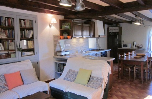 Ferrieres-sur-Sichon Cottage | Comfortable house in Ferrières-sur-Sichon, pets allowed