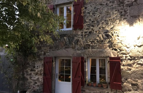 Ferrieres-sur-Sichon Cottage | Comfortable house in Ferrières-sur-Sichon, pets allowed