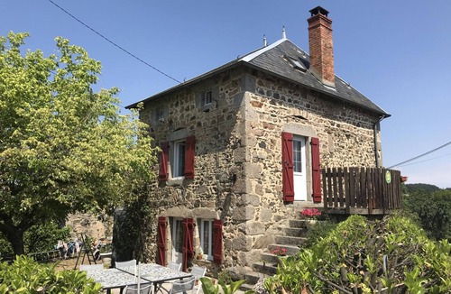 Ferrieres-sur-Sichon Cottage | Comfortable house in Ferrières-sur-Sichon, pets allowed