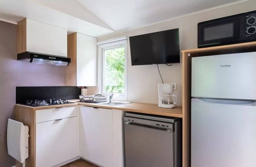 Saumane House | Comfortable 3-Room Cottage for 4 People, Air-Conditioned + TV