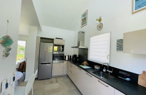 Tregastel House | Comfortable 3-star house in a green setting