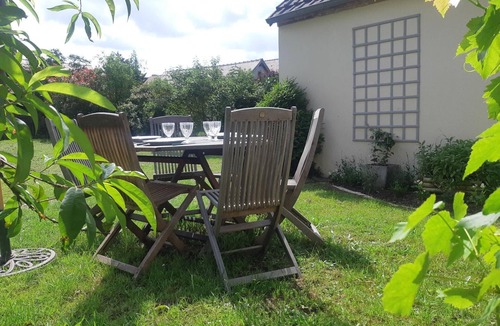 Toulon-sur-Allier Cottage | Comfortable cottage near Moulins with garden & wood stove