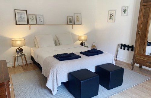 Perroy House | Comfortable country house