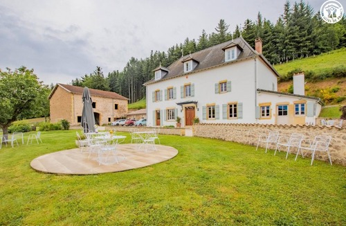 Chauffailles House | Comfortable family estate in the countryside with jacuzzi, 15 people maximum.