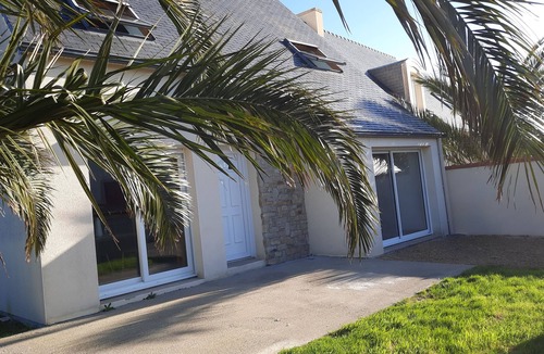 Guisseny House | Comfortable family gite by the sea, pets welcome.