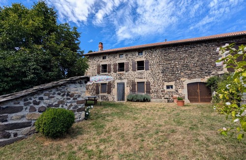 Rosieres Cottage | Comfortable family home, pets allowed, on-site parking
