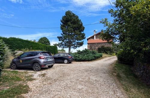 Rosieres Cottage | Comfortable family home, pets allowed, on-site parking