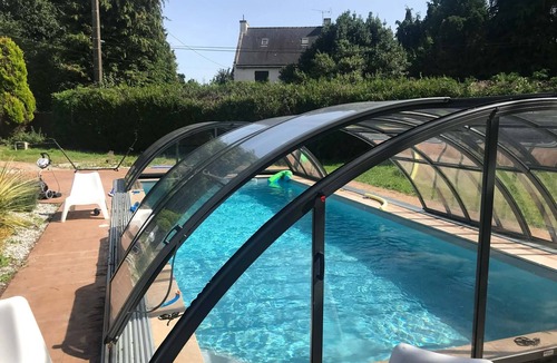 La Ferriere House | Comfortable gîte with heated pool and pétanque court, ideal for vacations.
