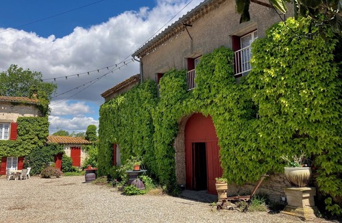 Douzens House | Comfortable gite in wine domaine with shared pool, games barn & petanque court