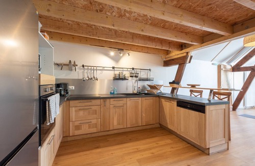 Urdos House | Comfortable Holiday Home for 14 Guests with Wi-Fi, Stunning Mountain Views